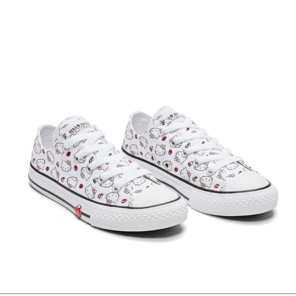 Hello Kitty x converse